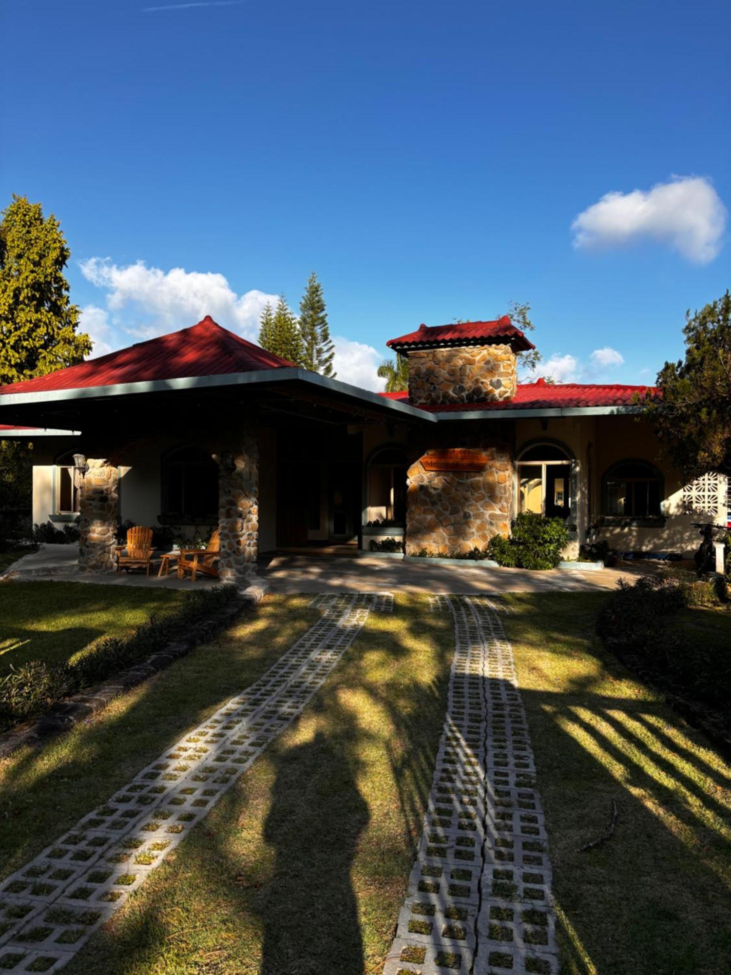 La Maison D' Ivonne Anton Exterior photo